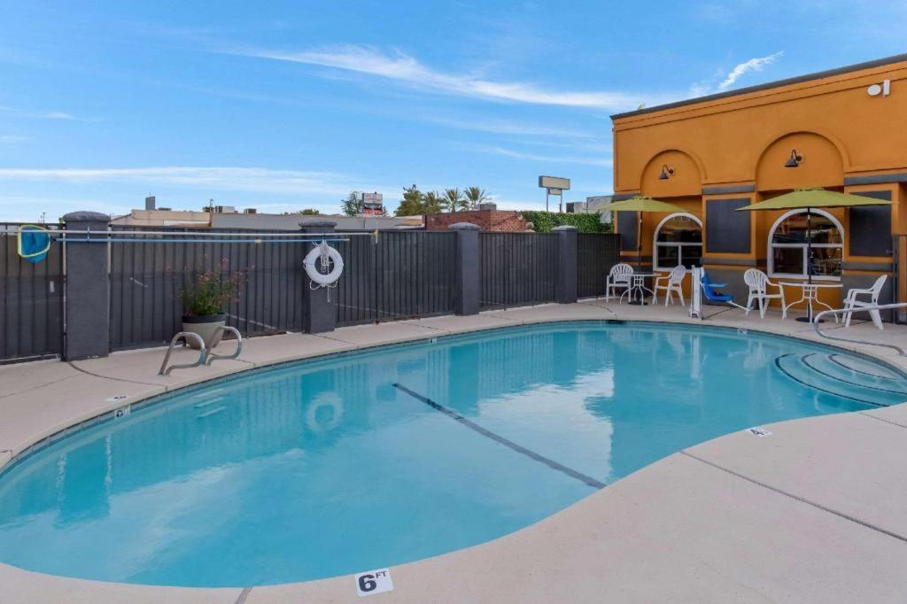 Quality Inn Redding Near I-5 Экстерьер фото